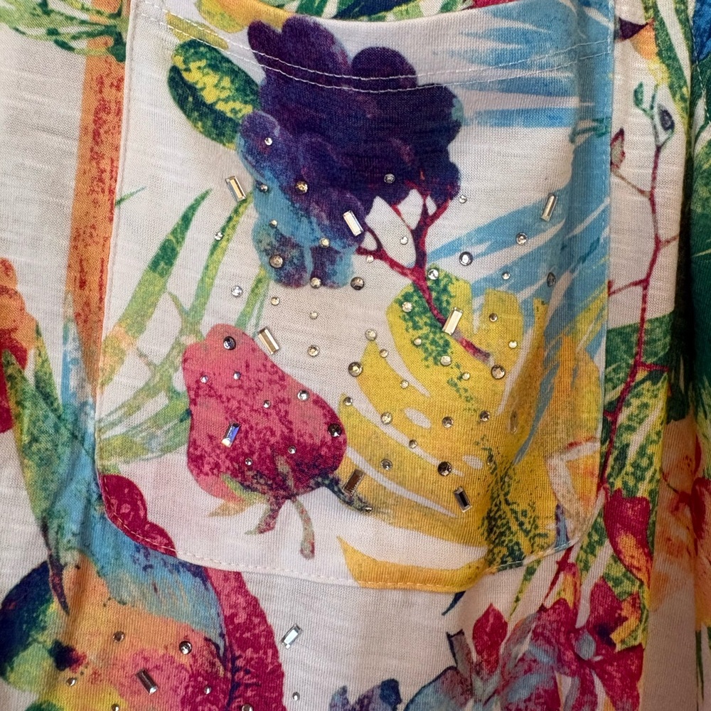 Onque Casuals NWT Tropical Print Top with tie front and rhinestones. Size 3X - Picture 6 of 9